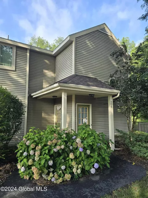 108 Burgoyne Dr, Halfmoon, NY 12065
