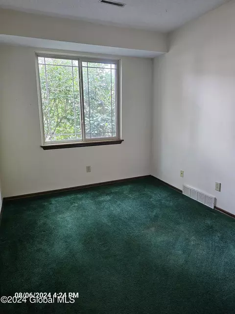 Bedroom - 108 Burgoyne Dr, Halfmoon, NY 12065 photo 2 of 2