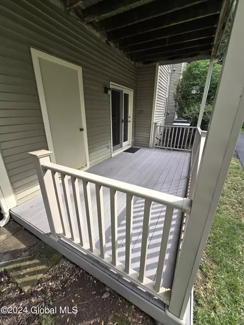 Exterior - 108 Burgoyne Dr, Halfmoon, NY 12065 photo 1 of 4