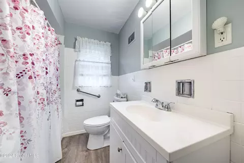 Bath - 1951 Tower Ave, Schenectady, NY 12304 photo 1 of 1