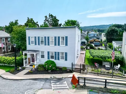 9 Second St, Waterford, NY 12188