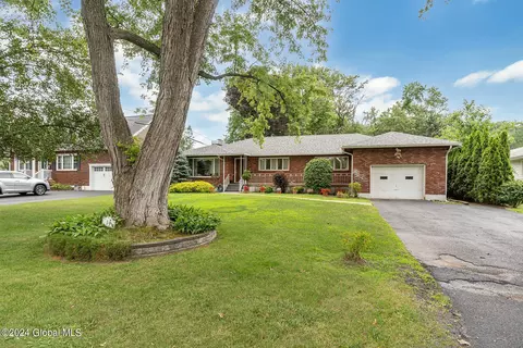 39 Miles Standish Rd, Schenectady, NY 12306