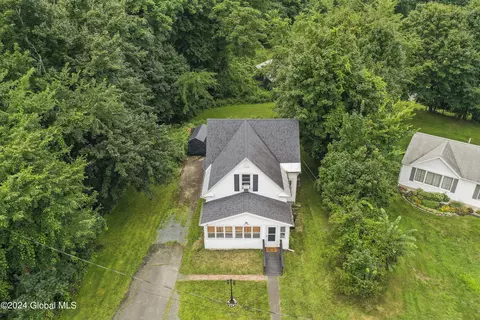 2 Dartmouth St, Troy, NY 12180