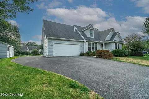 6 Heather Ln, Corinth, NY 12822