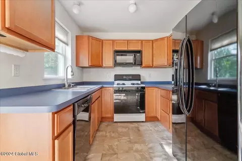 6 Heather Ln, Corinth, NY 12822 photo 6