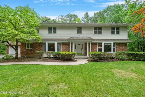 5 Pateman Cir, Menands, NY 12204