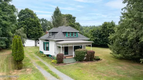 85 Elliot Rd, East Greenbush, NY 12061