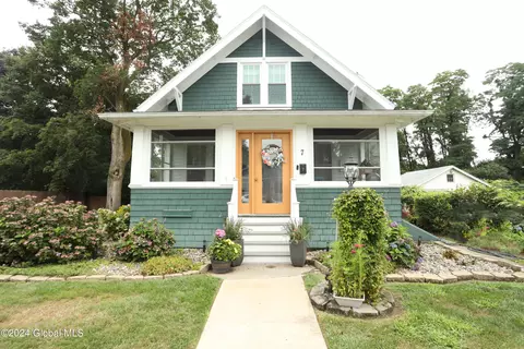 7 Lincoln Ter, Rensselaer, NY 12144