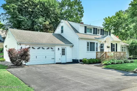 2 Currie Ct, Ballston Spa, NY 12020
