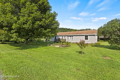 485 Cottrell Rd, Hoosick Falls, NY 12090