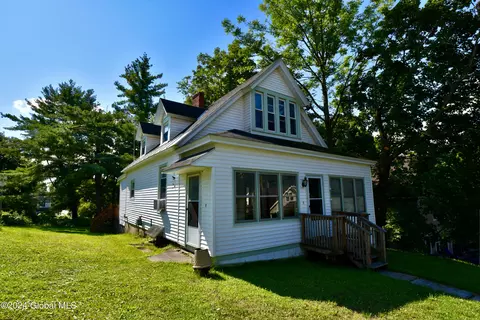 4 Highland Ave, Fort Johnson, NY 12070