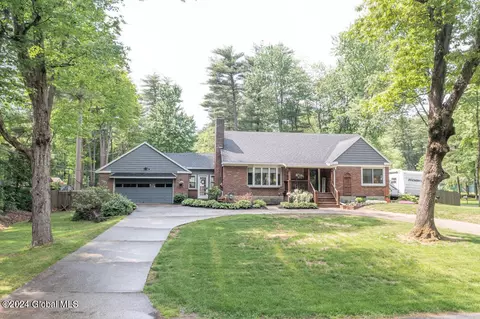 307 Parkview Dr, Schenectady, NY 12303