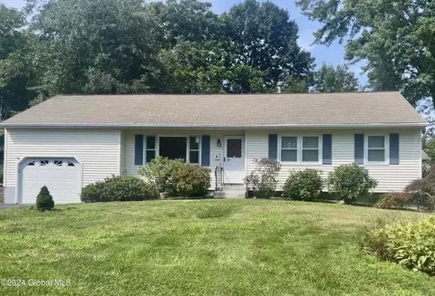24 Lavery Dr, Delmar, NY 12054