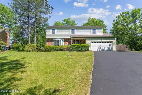 10 Stonehenge Dr, Albany, NY 12203
