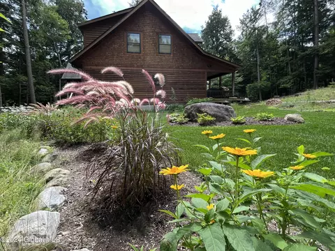 26 Hemlock Ridge Ln, Bolton Landing, NY 12814