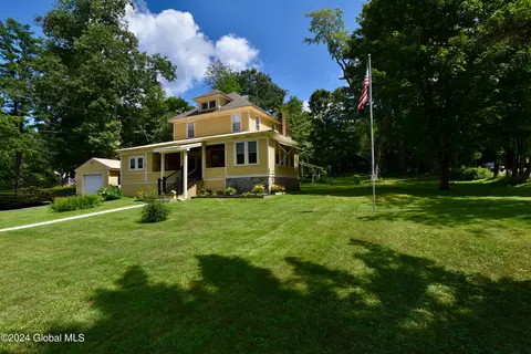 218 Lake Ave, Lake Luzerne, NY 12846