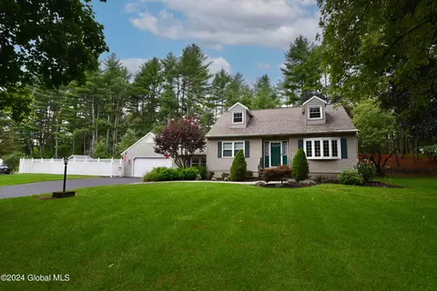 5 Cedarcrest Dr, Saratoga Springs, NY 12866