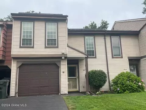 8 Kensington Sq, Cohoes, NY 12047