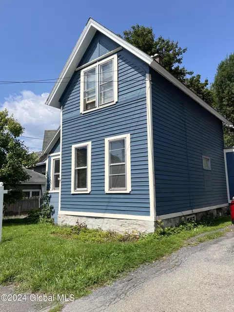 6 Wilson Ave, Amsterdam, NY 12010