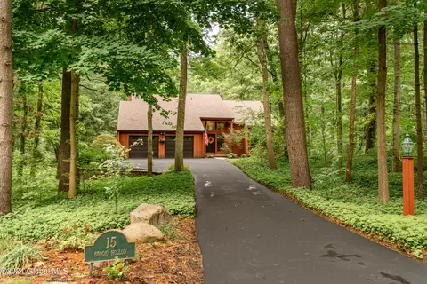 15 Brook Hollow Rd, Ballston Lake, NY 12019