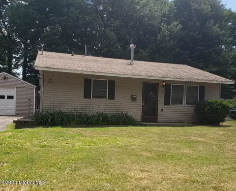 15 Crestline Dr, Ballston Spa, NY 12020