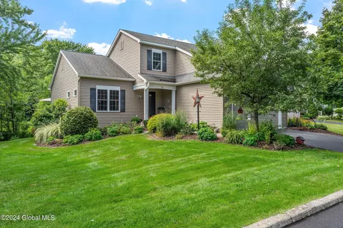 13 Wertime Ct, Cohoes, NY 12047