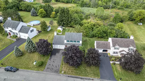 13 Lilac Ln, Latham, NY 12110