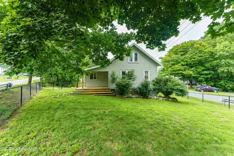 1200 River Rd, Troy, NY 12182