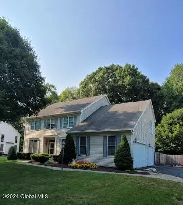 102 Avenue Of The Oaks, Clifton Park, NY 12065