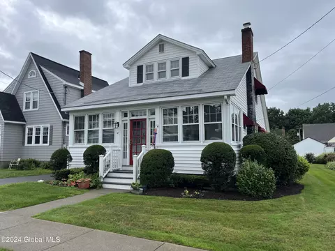 41 Meadowlawn Ave, Troy, NY 12180