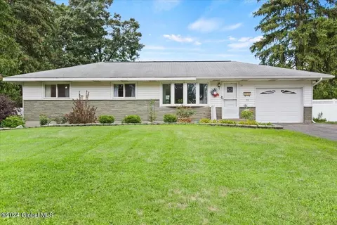 38 Emerick Ln, Loudonville, NY 12211