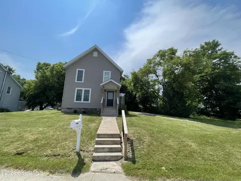 10 Treadway St, Ticonderoga, NY 12883