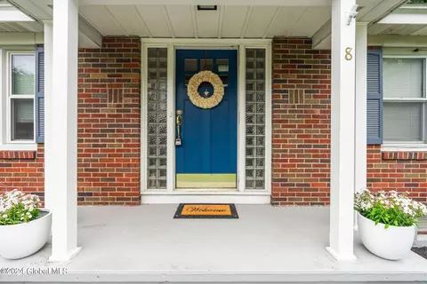 8 Silversmith Ln, Schenectady, NY 12306 photo 4