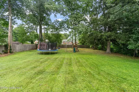 8 Silversmith Ln, Schenectady, NY 12306 photo 41