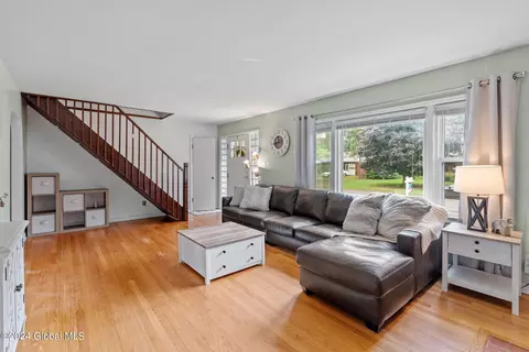 8 Silversmith Ln, Schenectady, NY 12306 photo 7