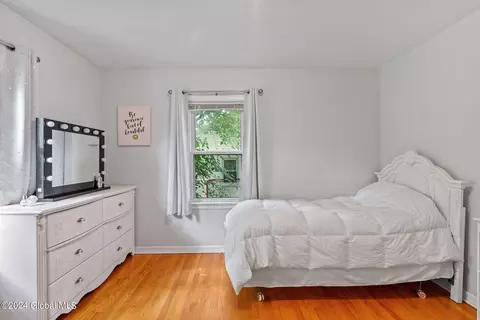 8 Silversmith Ln, Schenectady, NY 12306 photo 26