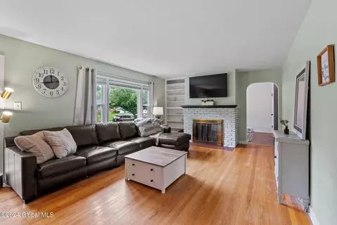 8 Silversmith Ln, Schenectady, NY 12306 photo 6