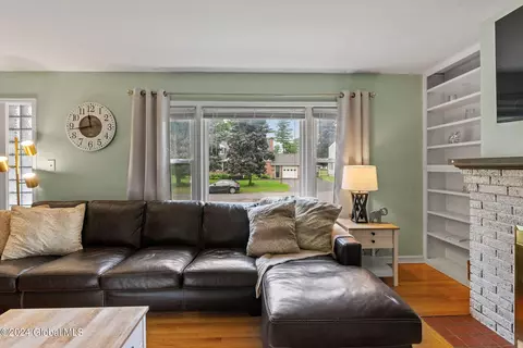 8 Silversmith Ln, Schenectady, NY 12306 photo 8