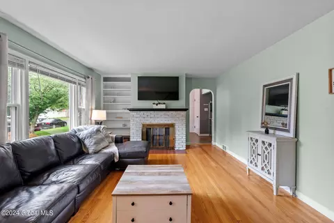 8 Silversmith Ln, Schenectady, NY 12306 photo 5