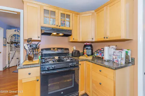 Kitchen - 6 Corlaer Ave, Schenectady, NY 12304 photo 5 of 5