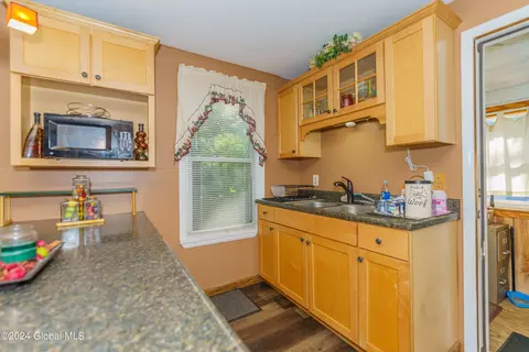 Kitchen - 6 Corlaer Ave, Schenectady, NY 12304 photo 4 of 5
