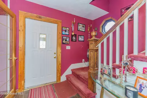 Entry Way - 6 Corlaer Ave, Schenectady, NY 12304 photo 2 of 4