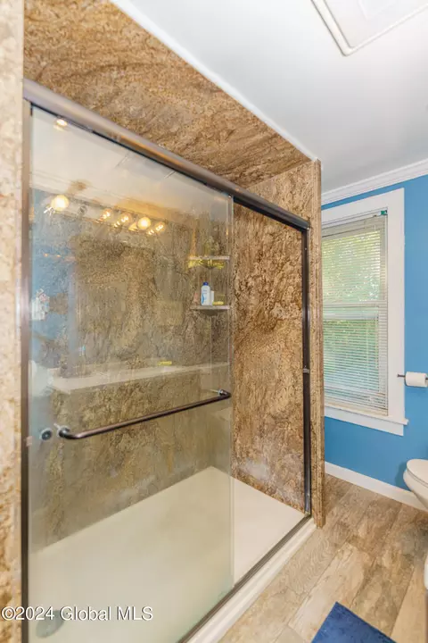 Bath - 6 Corlaer Ave, Schenectady, NY 12304 photo 4 of 4