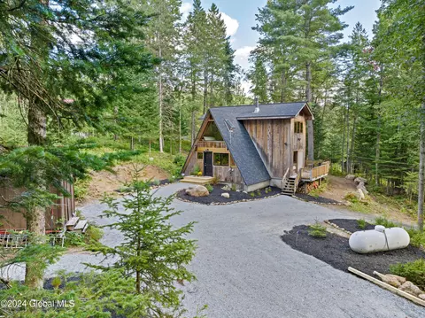 149 Lakeview Dr, Indian Lake, NY 12842