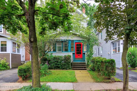121 Grove Ave, Albany, NY 12208