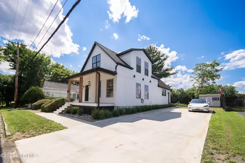 96 1st St, Cohoes, NY 12047