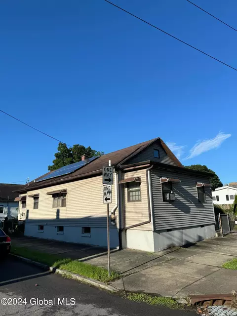 700 24 St, Watervliet, NY 12189