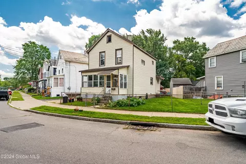 1680 Lake Blvd, Schenectady, NY 12304
