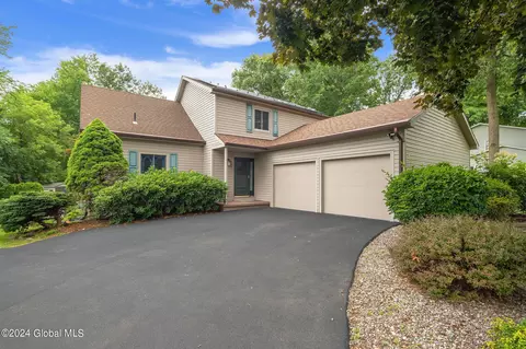 710 Downing St, Niskayuna, NY 12309