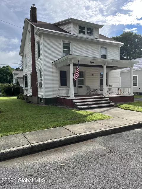 4 Sarver St, Hudson Falls, NY 12839